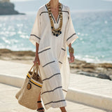 Sukienka Kaftan 'Victoire' w Eleganckie Czarne Paski