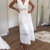Circe - Sukienka Camisole z Koronkowym Dekoltem w Kształcie V