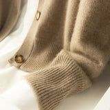 Margaux™ | Klasyczny kardigan z guzikami w kolorze camel