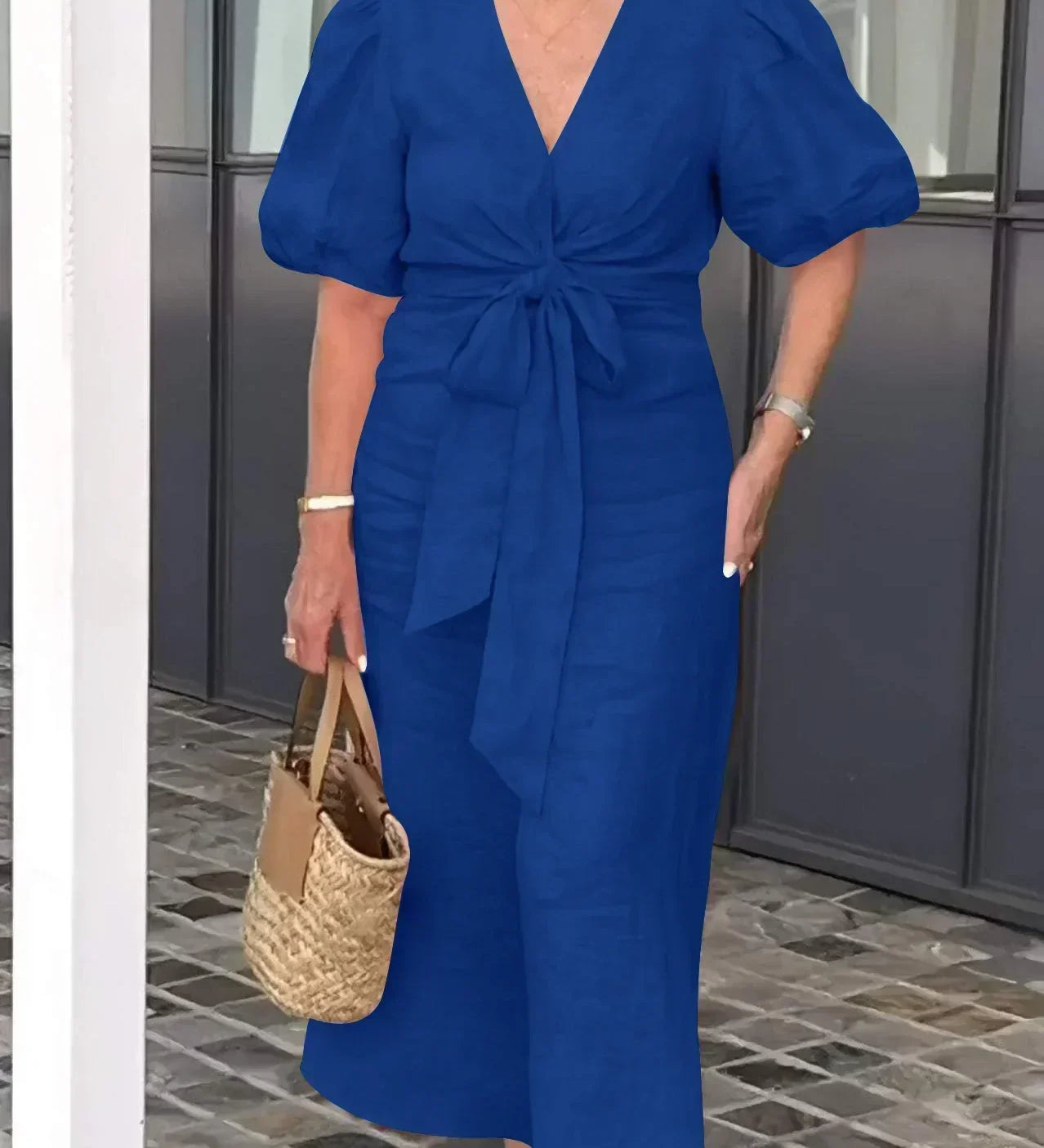LYNORA | ELEGANCKA MIDI SUKIENKA Z DEKOLTEM W SERCIE
