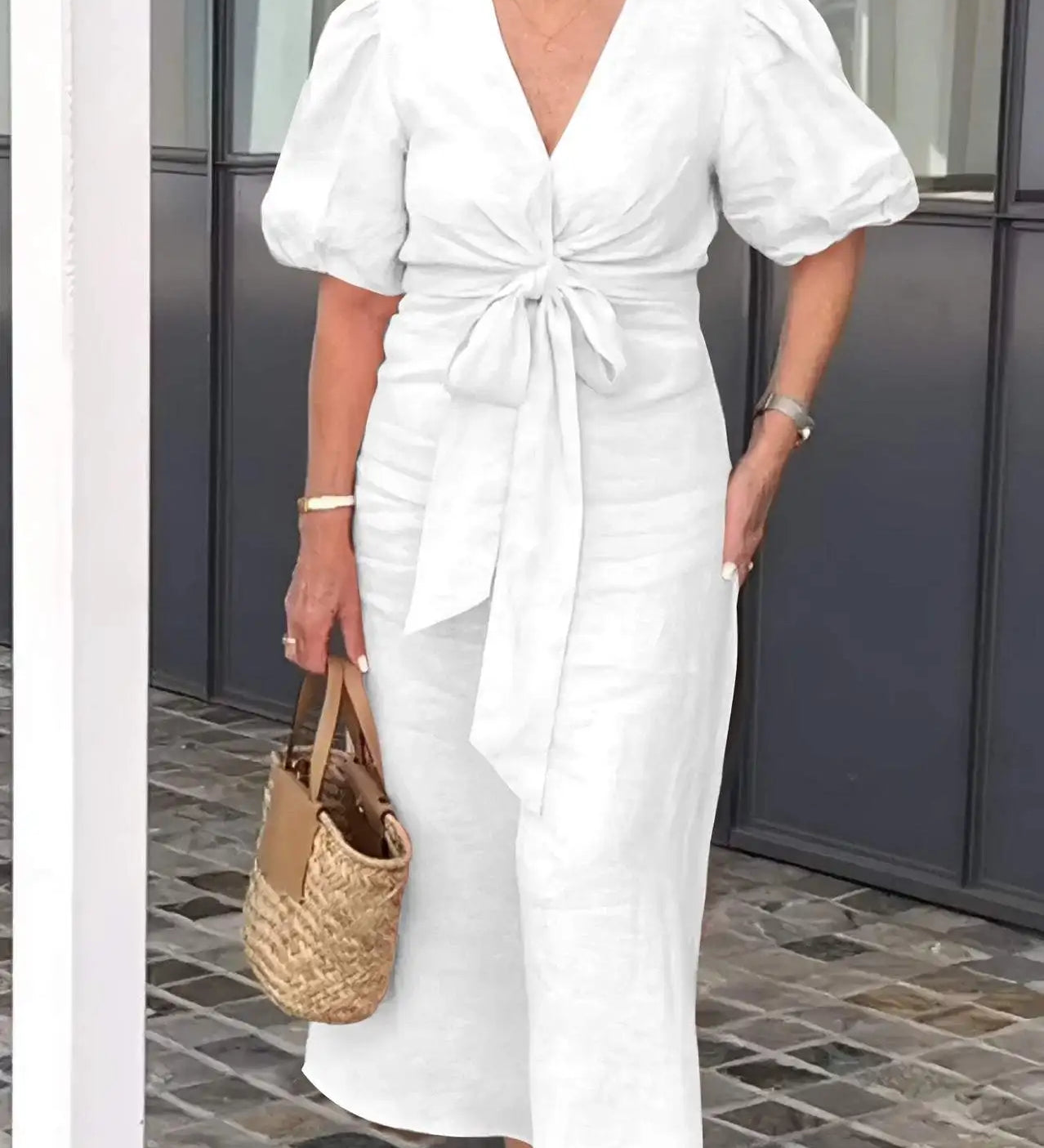 LYNORA | ELEGANCKA MIDI SUKIENKA Z DEKOLTEM W SERCIE